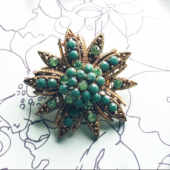 Jewelry - Green Vintage Starburst Brooch